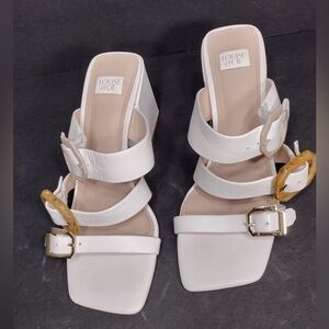 Louise et Cie White Sandals with Straps size 9 pre owned Exellent condition